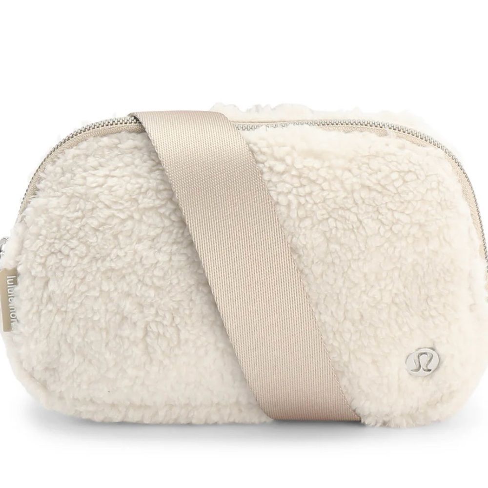 Lululemon Everywhere Belt Bag